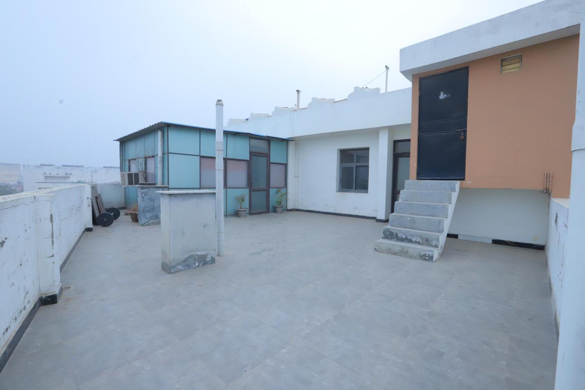 The Almora International -with Free Airport Transffer 4* New Delhi