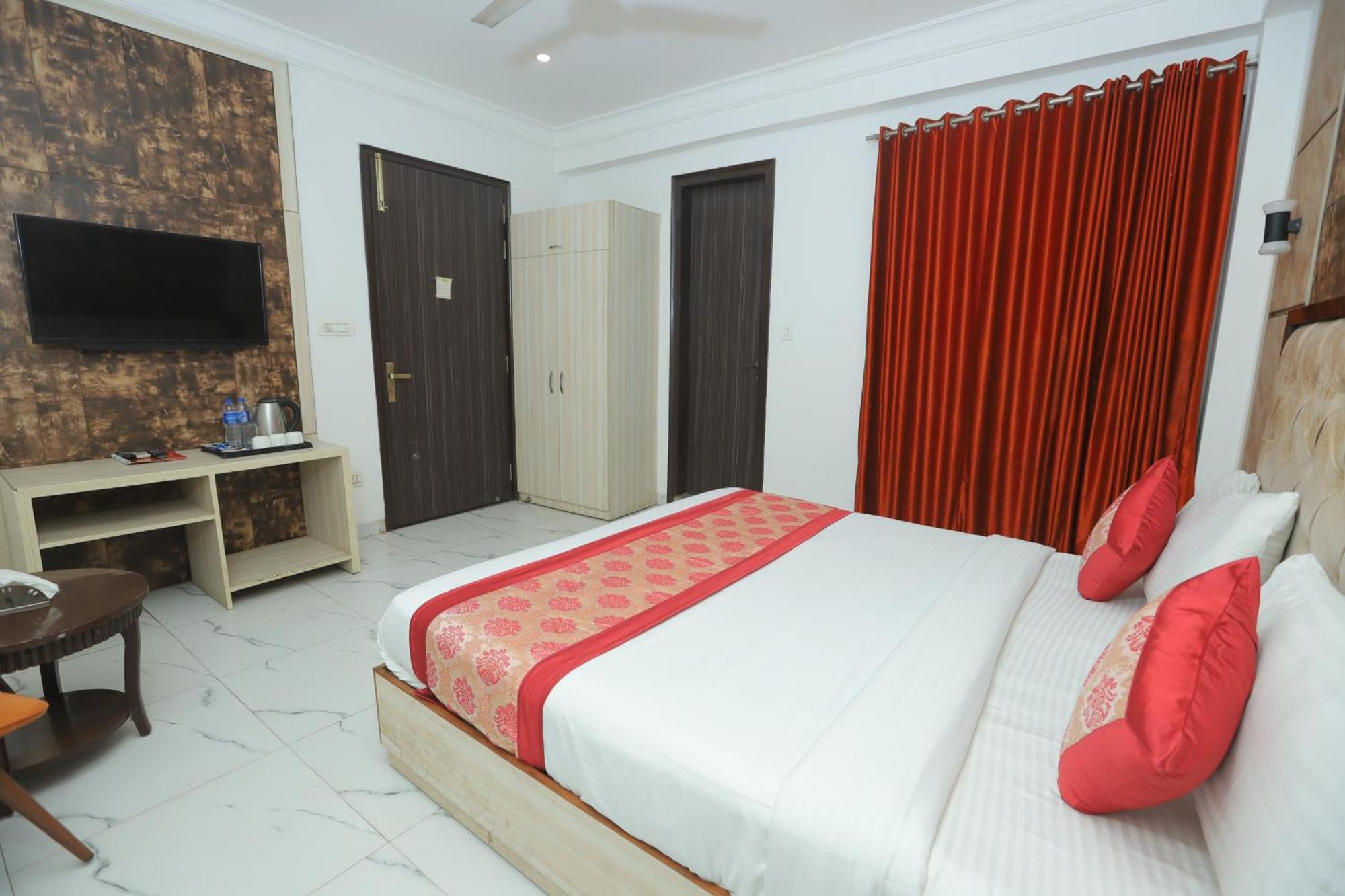 Hotel The Almora International -with Free Airport Transffer New Delhi