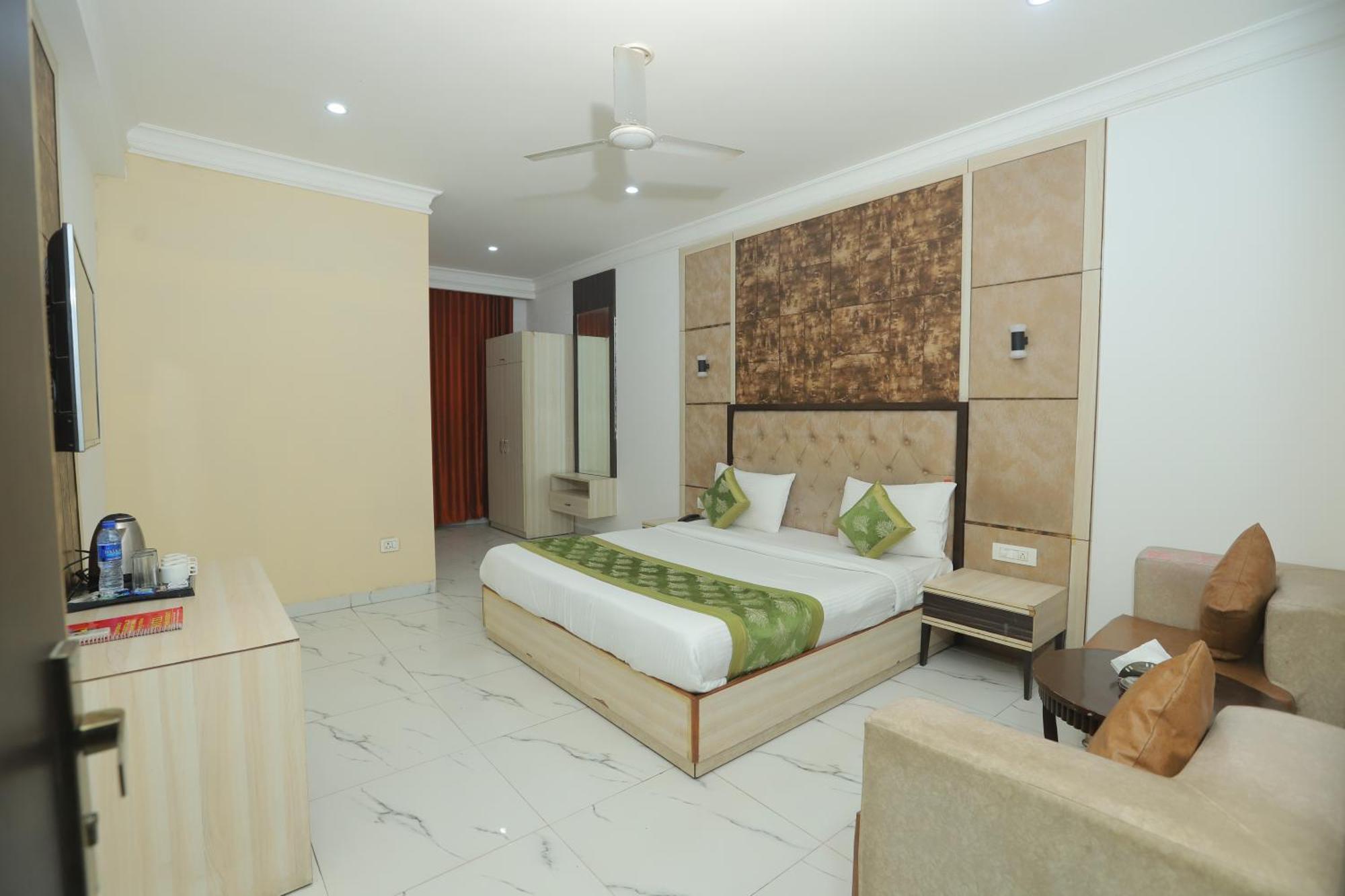 The Almora International -with Free Airport Transffer Hotel 4*