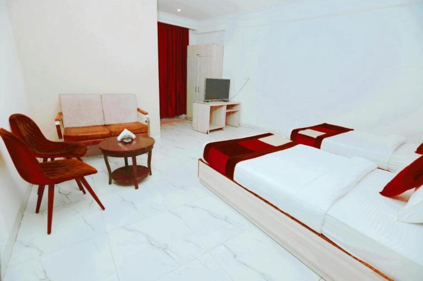 The Almora International -with Free Airport Transffer Hotel