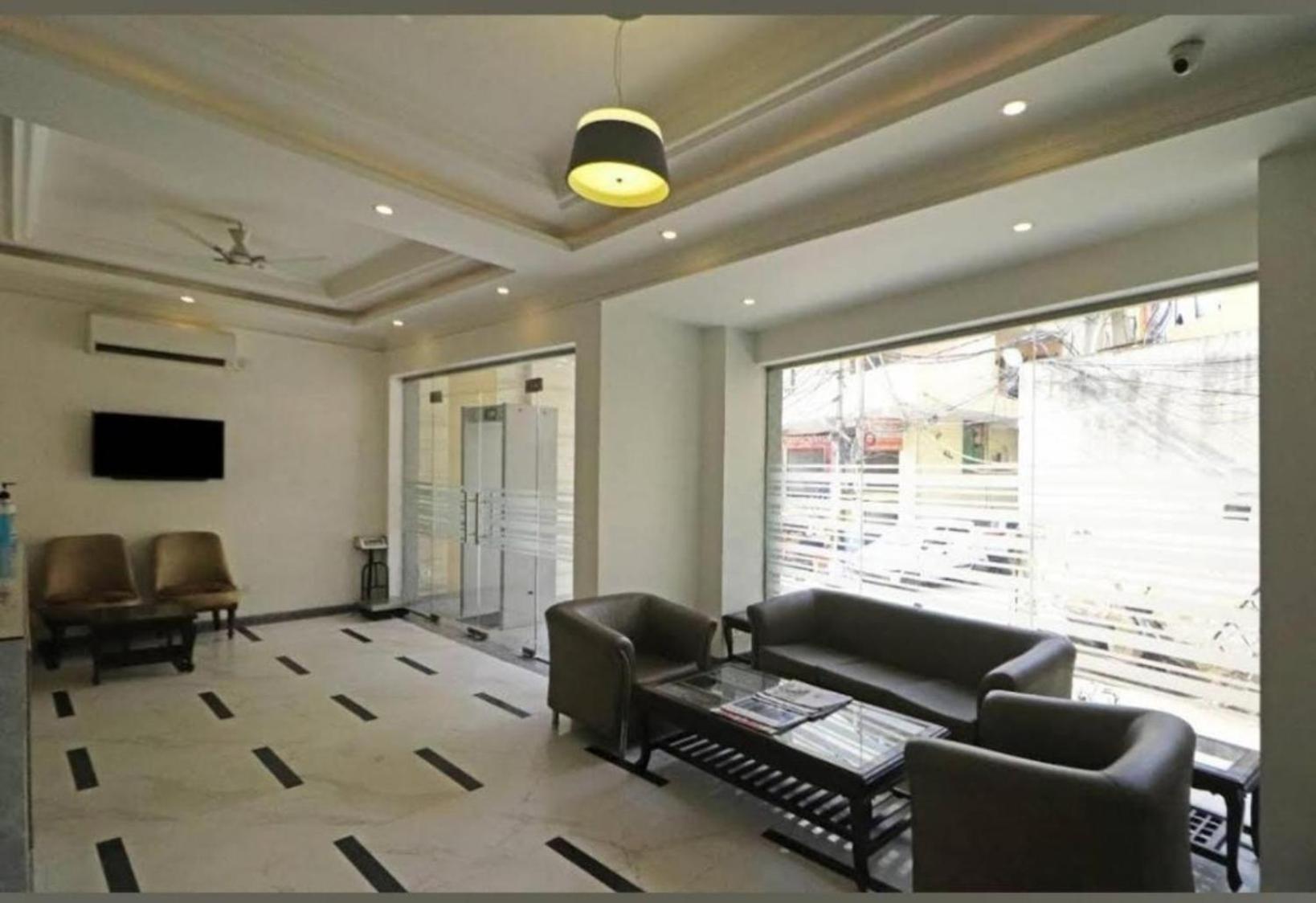 Hotel The Almora International -with Free Airport Transffer 4*