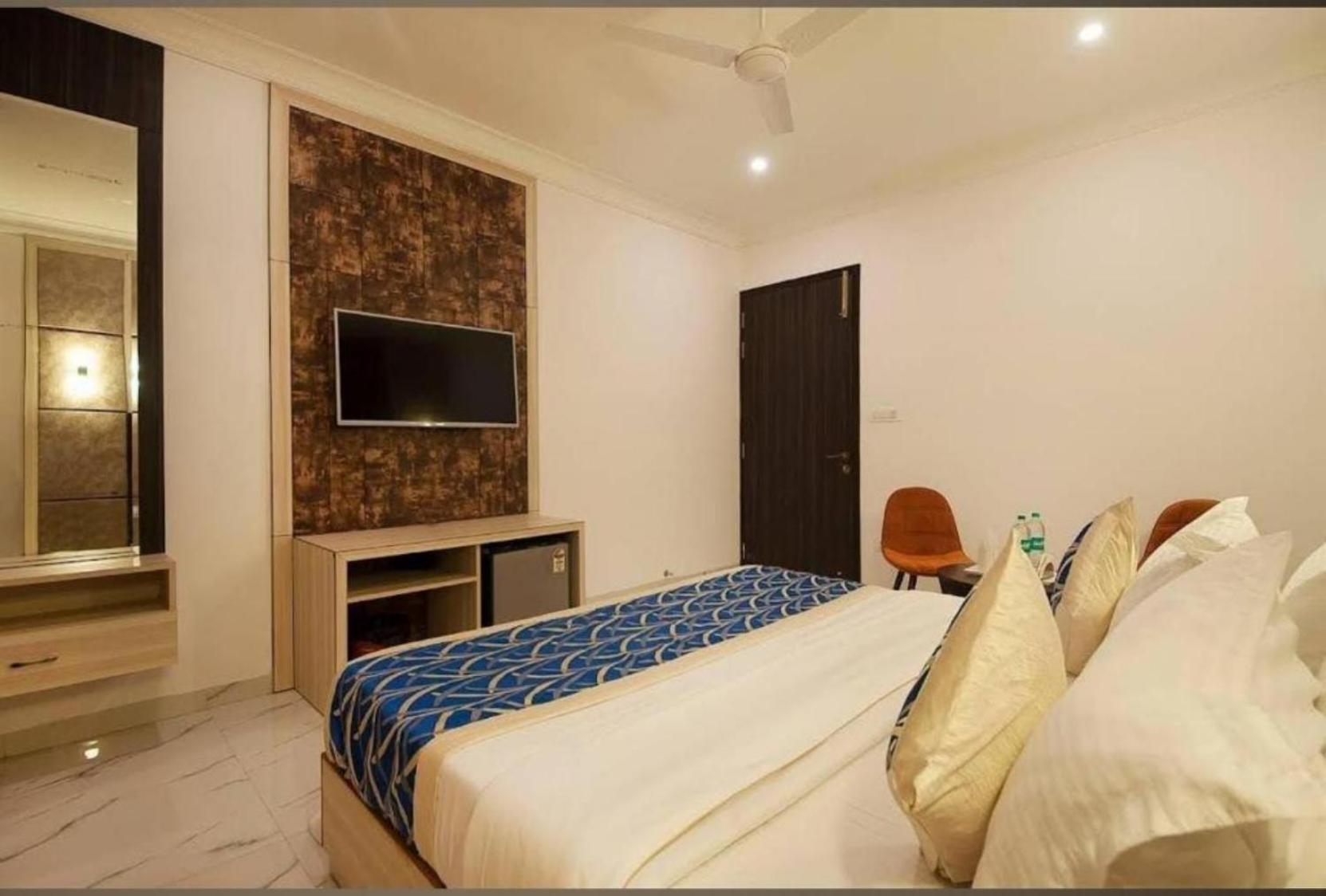 Hotel The Almora International -with Free Airport Transffer
