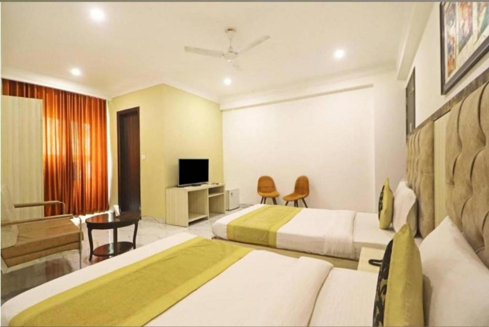 The Almora International -with Free Airport Transffer 4* New Delhi