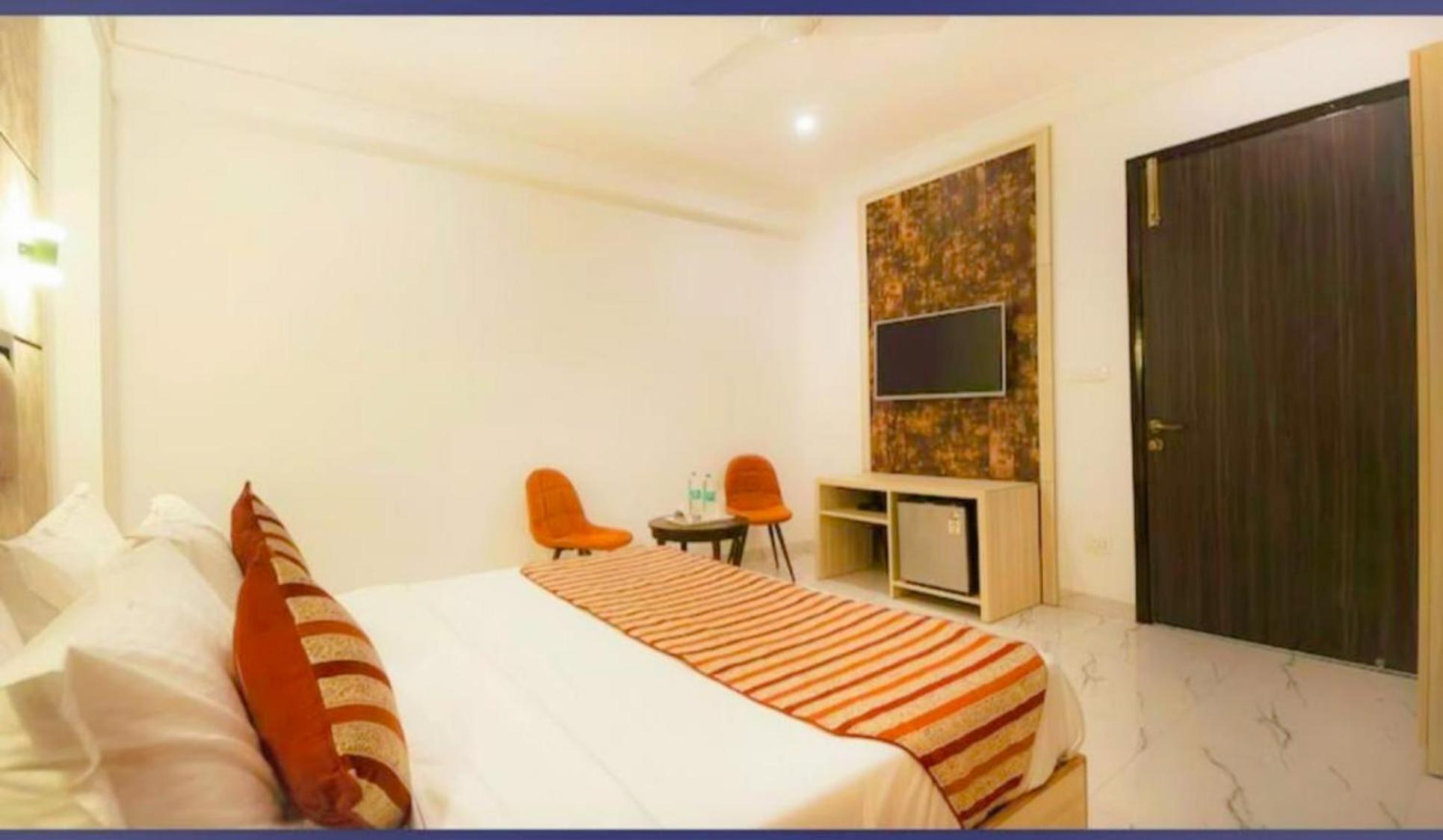 Hotel The Almora International -with Free Airport Transffer