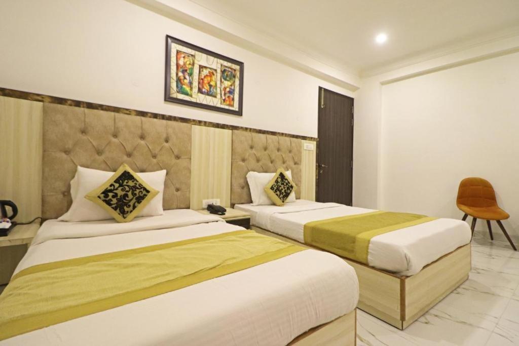 The Almora International -with Free Airport Transffer Hotel New Delhi