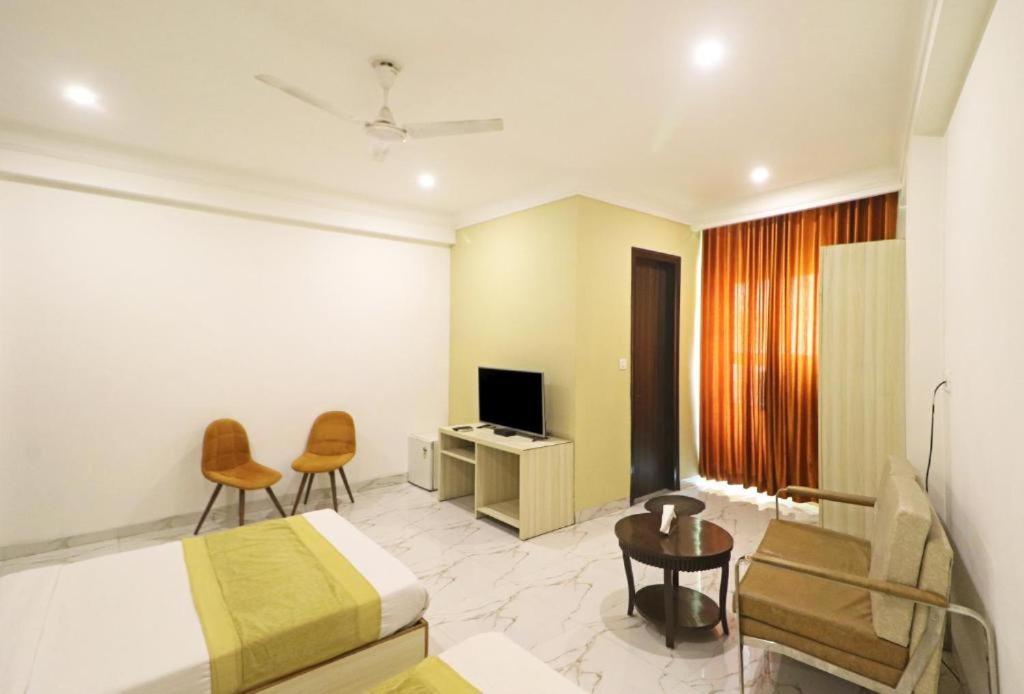 The Almora International -with Free Airport Transffer 4* New Delhi