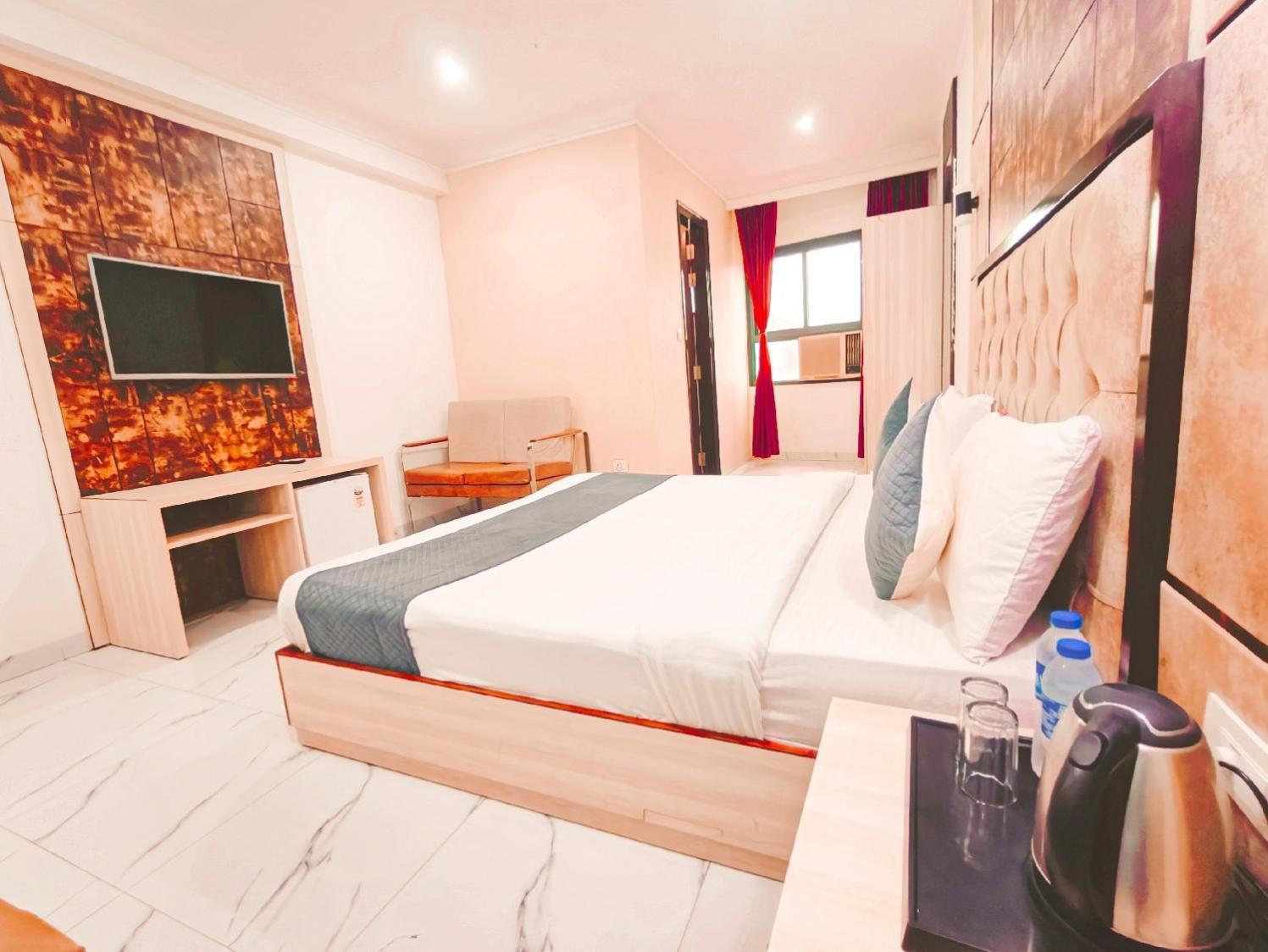The Almora International -with Free Airport Transffer 4*
