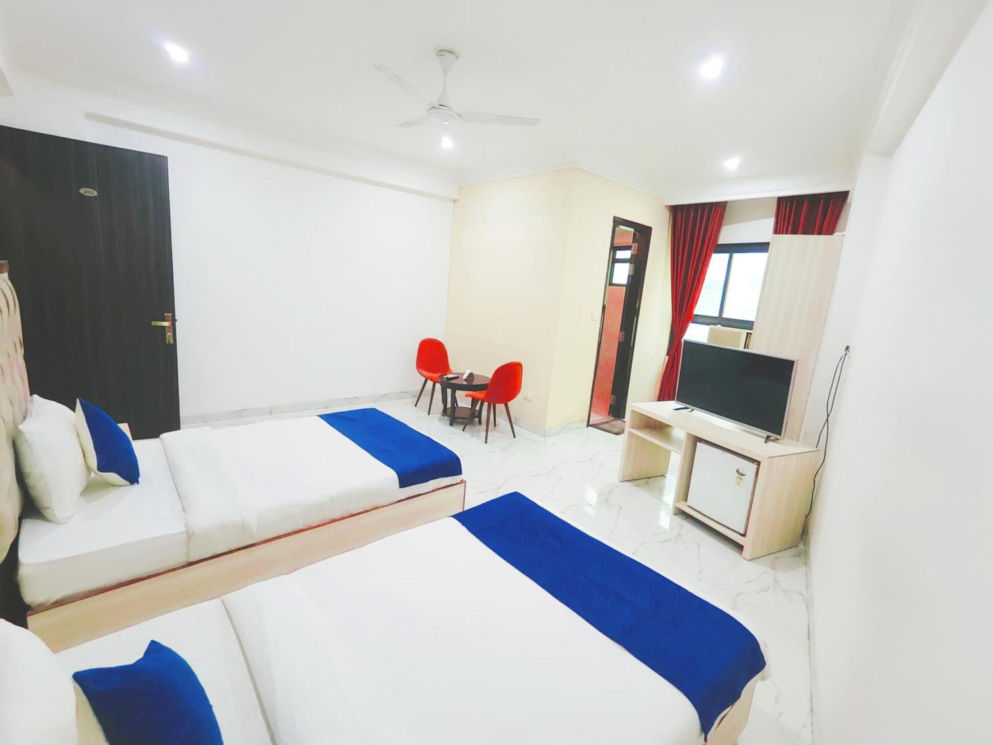 The Almora International -with Free Airport Transffer Hotel