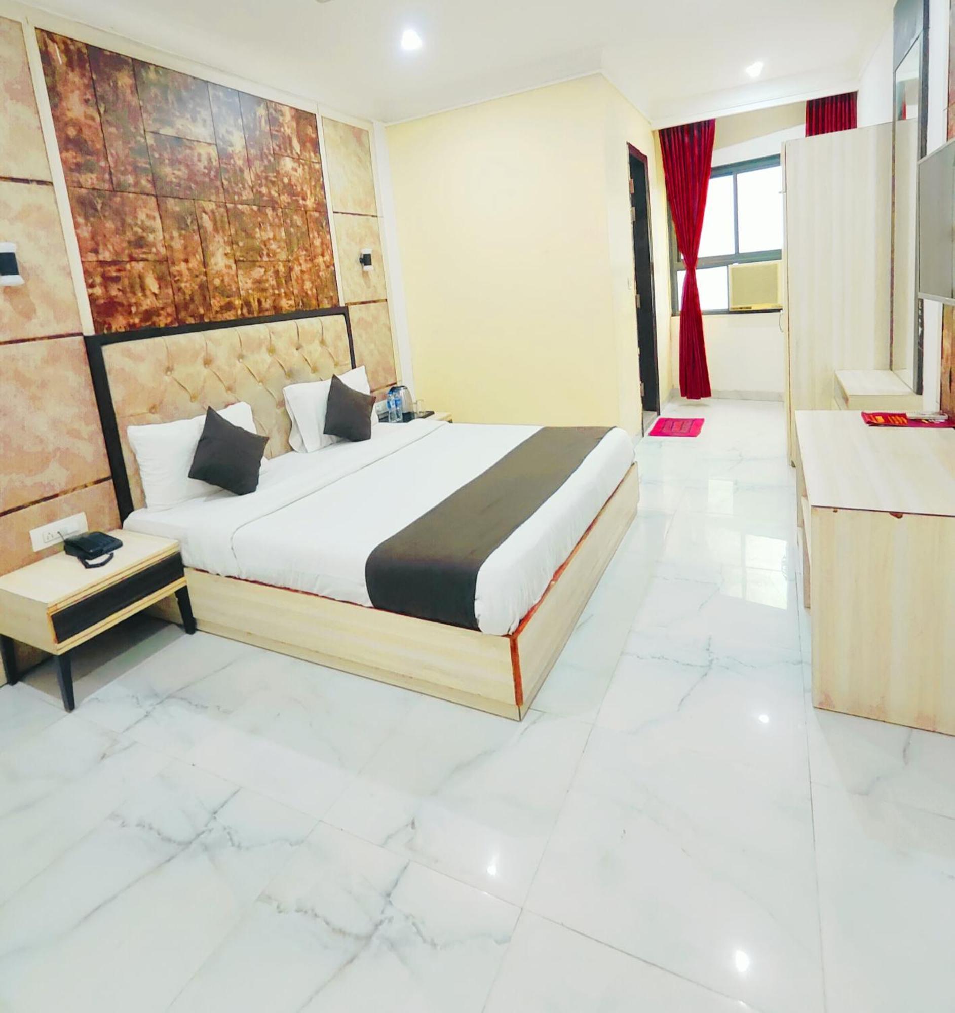 The Almora International -with Free Airport Transffer 4*